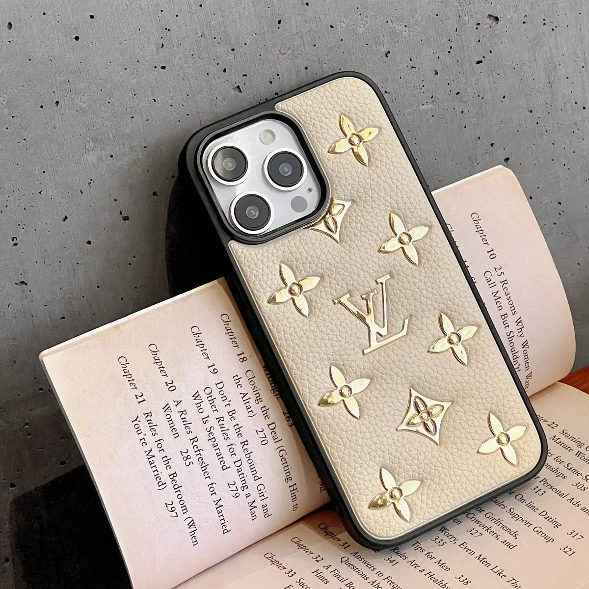 Luxury Golden Monogram Leather Iphone Case / 18 Pro / 18 Pro Max