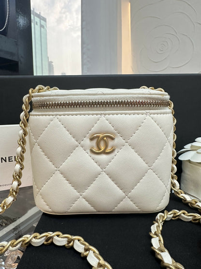Chanel 21 Vanity With Gold Ball