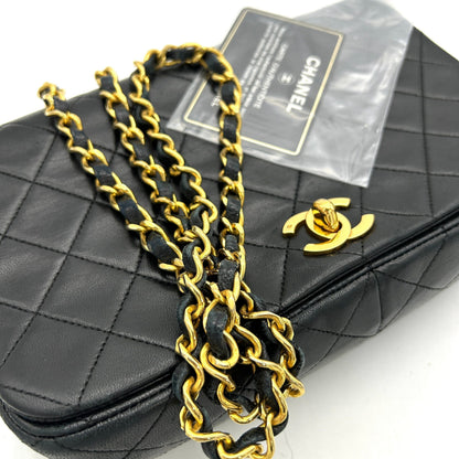 Chanel Quilted Flap Black Crossbody Bag in Lambskin ch88241dr
