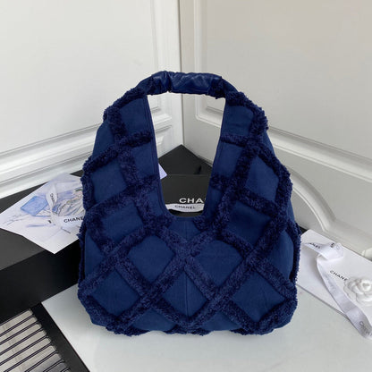 Chanel Luxury Handbag Style 605