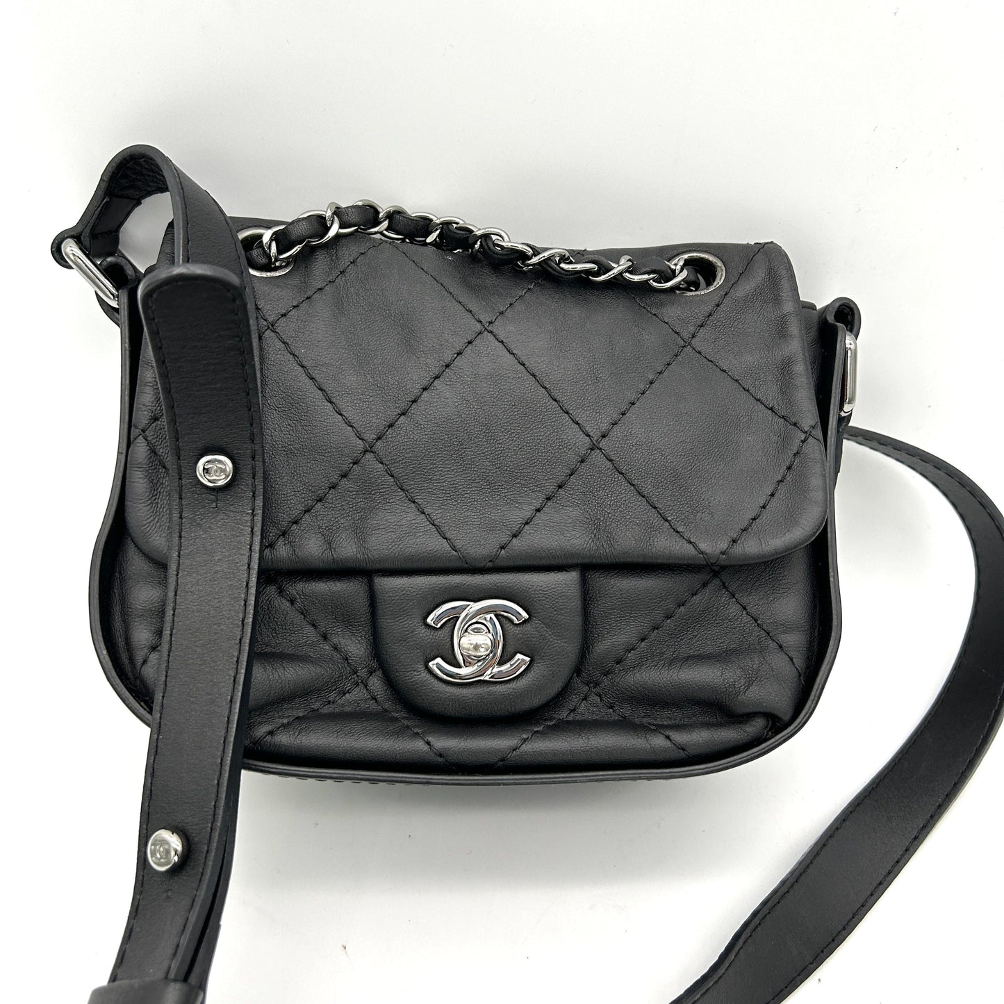 Chanel black quilted lambskin Country mini crossbody bag  ch66252cv