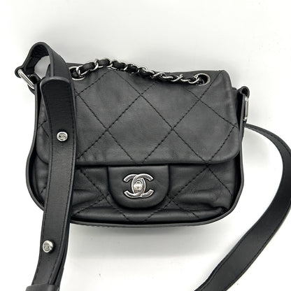 Chanel black quilted lambskin Country mini crossbody bag  ch66252cv