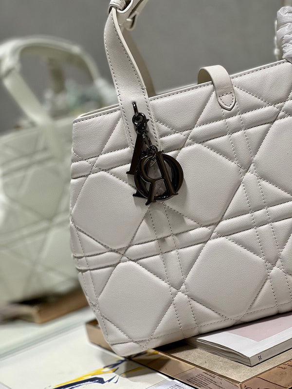 Chanel Luxury Handbag Style 357