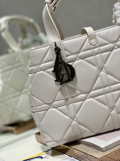 Chanel Luxury Handbag Style 357