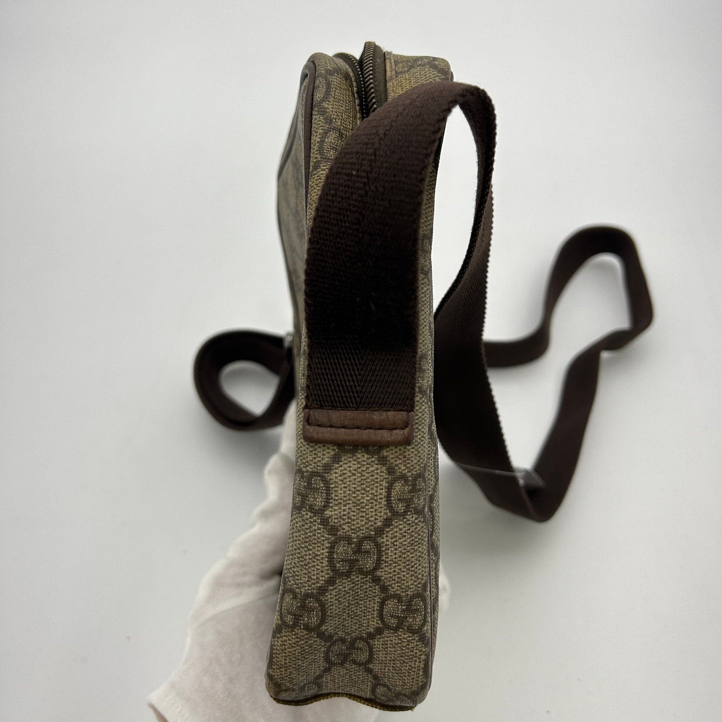 Gucci GG Supreme Crossbody Shoulder Bag gu8813ge