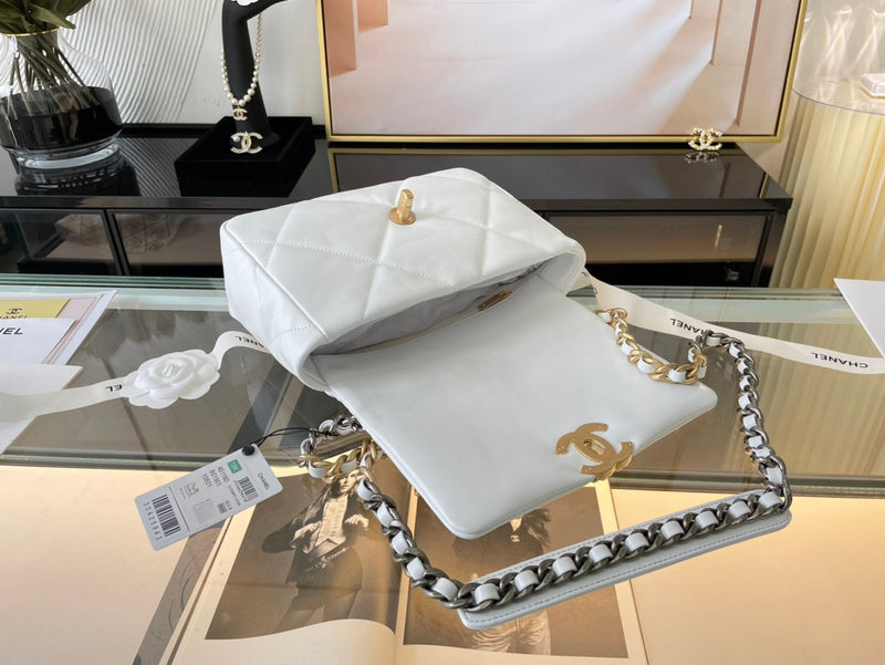 Chanel Luxury Handbag Style 607