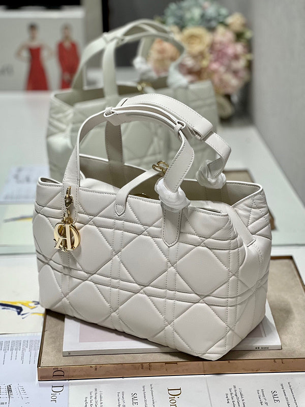 Chanel Luxury Handbag Style 362