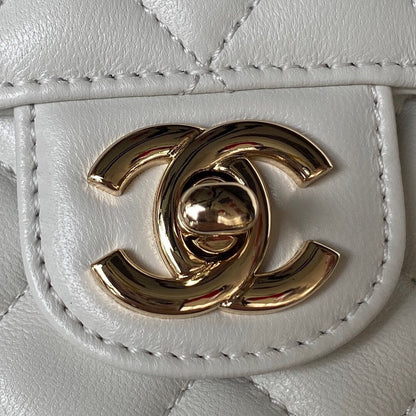 Chanel Luxury Handbag Style 310