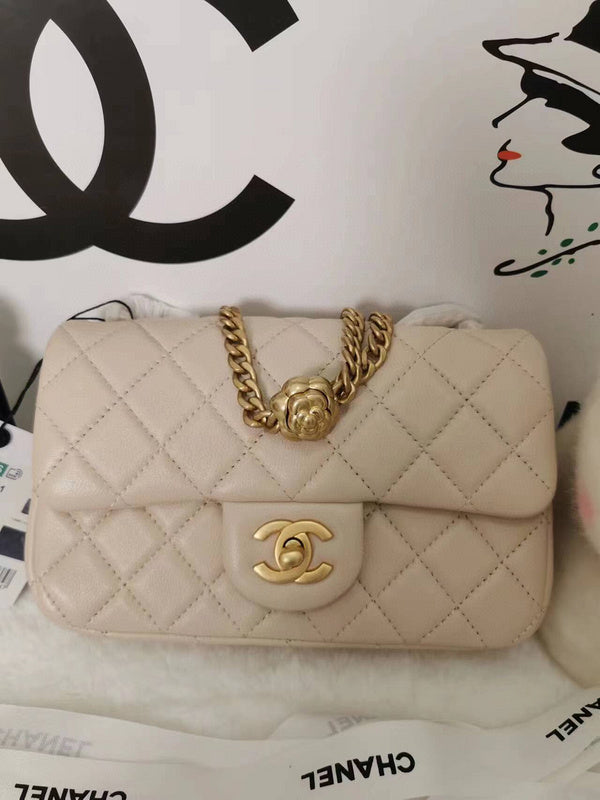 Chanel Luxury Handbag Style 101