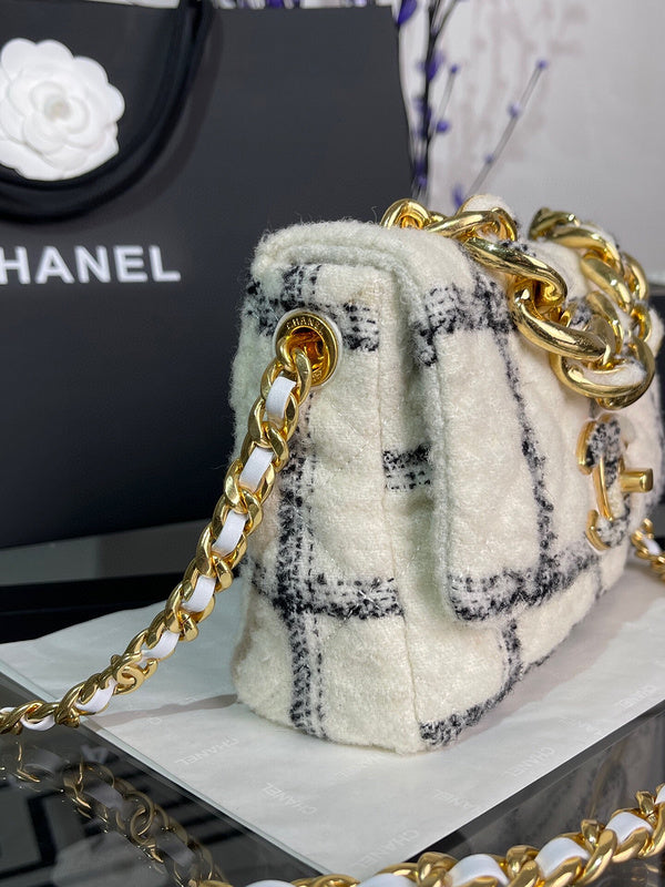Chanel Luxury Handbag Style 58