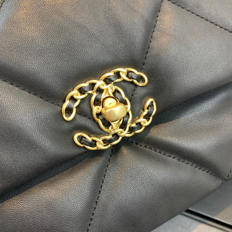 Chanel Luxury Handbag Style 597