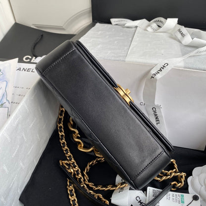 Chanel Luxury Handbag Style 626