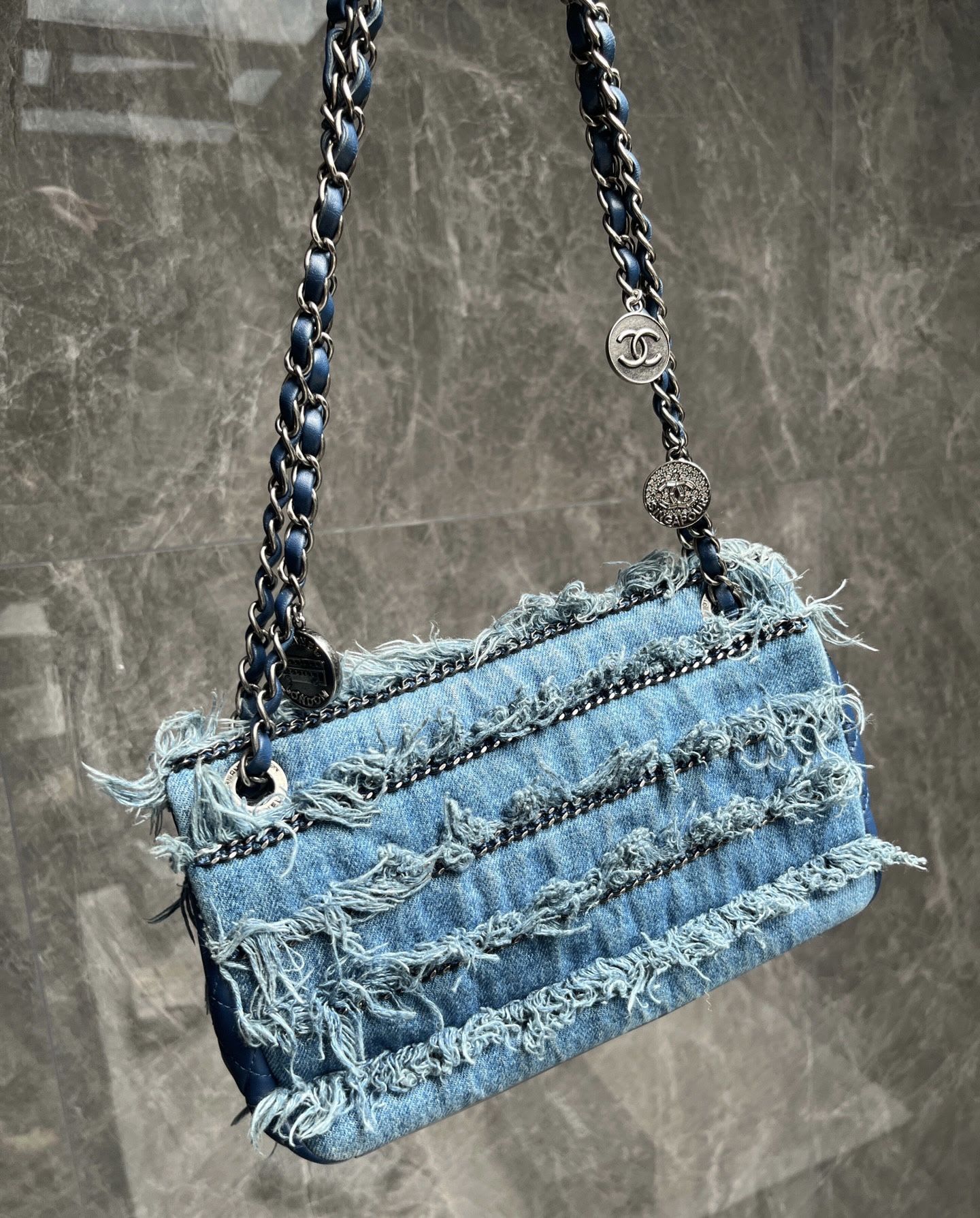 Chanel Luxury Leather Handbag Style 16