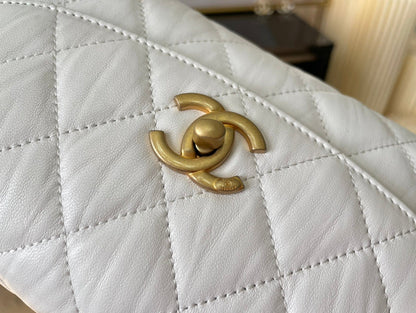 Chanel Luxury Handbag Style 631