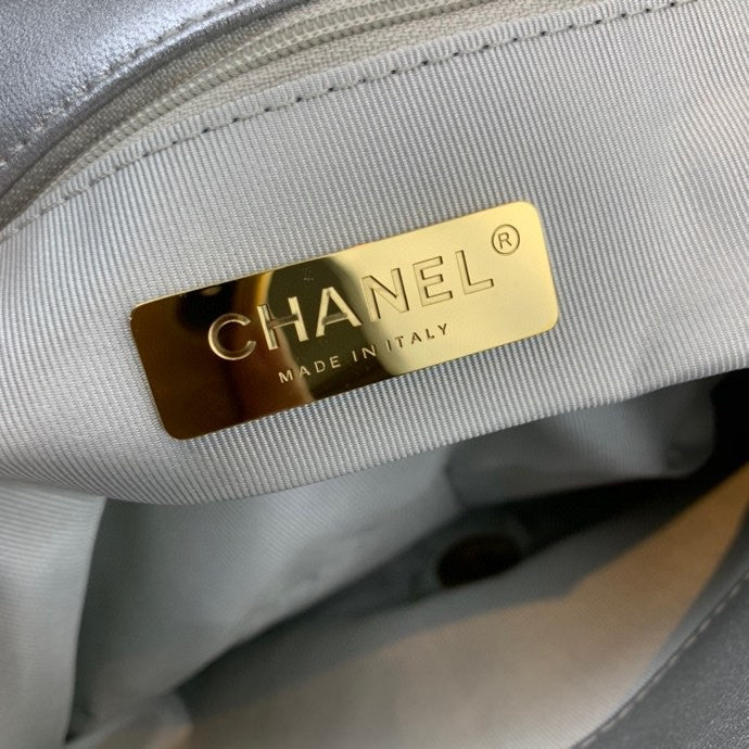 Chanel Luxury Handbag Style 572