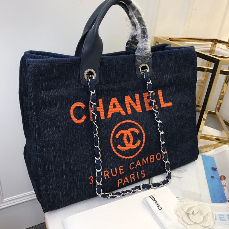 Chanel Luxury Handbag Style 556