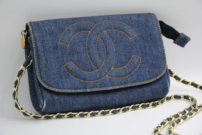 Chanel Luxury Leather Blue Clutch Blue