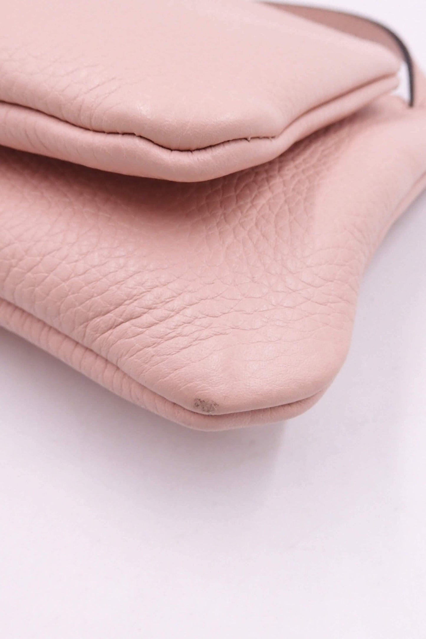 Blind For Love Crossbody Pink