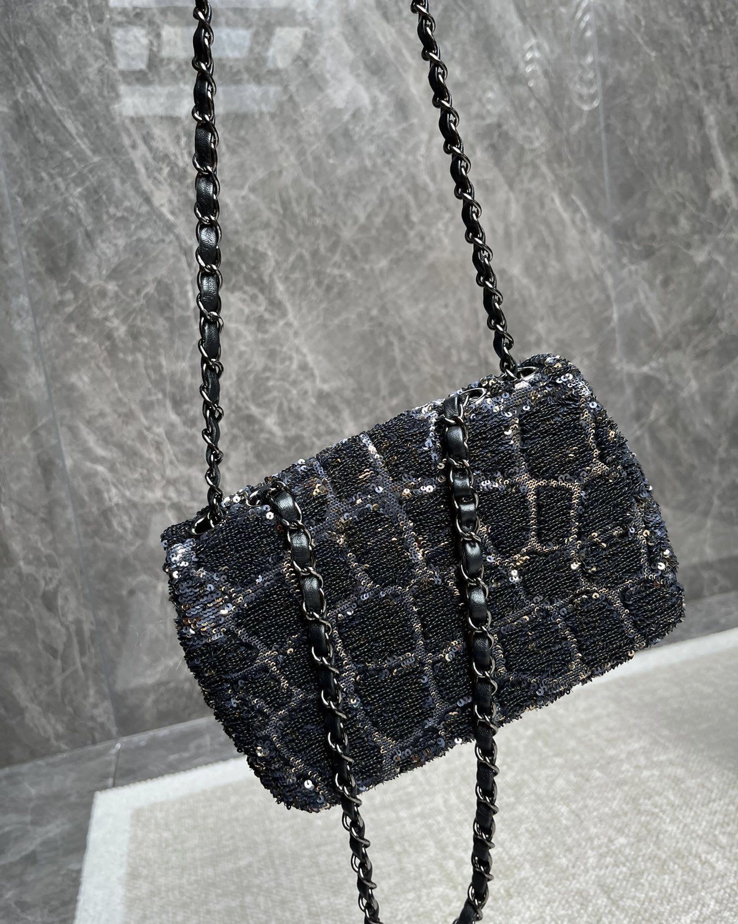 Chanel Luxury Leather Handbag Style 8