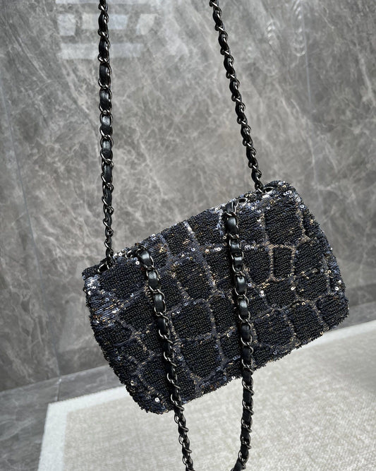Chanel Luxury Leather Handbag Style 8