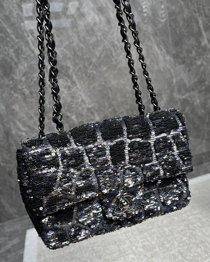 Chanel Luxury Leather Handbag Style 8