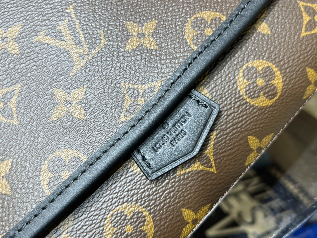 Louis Vuitton Magnetic Messenger