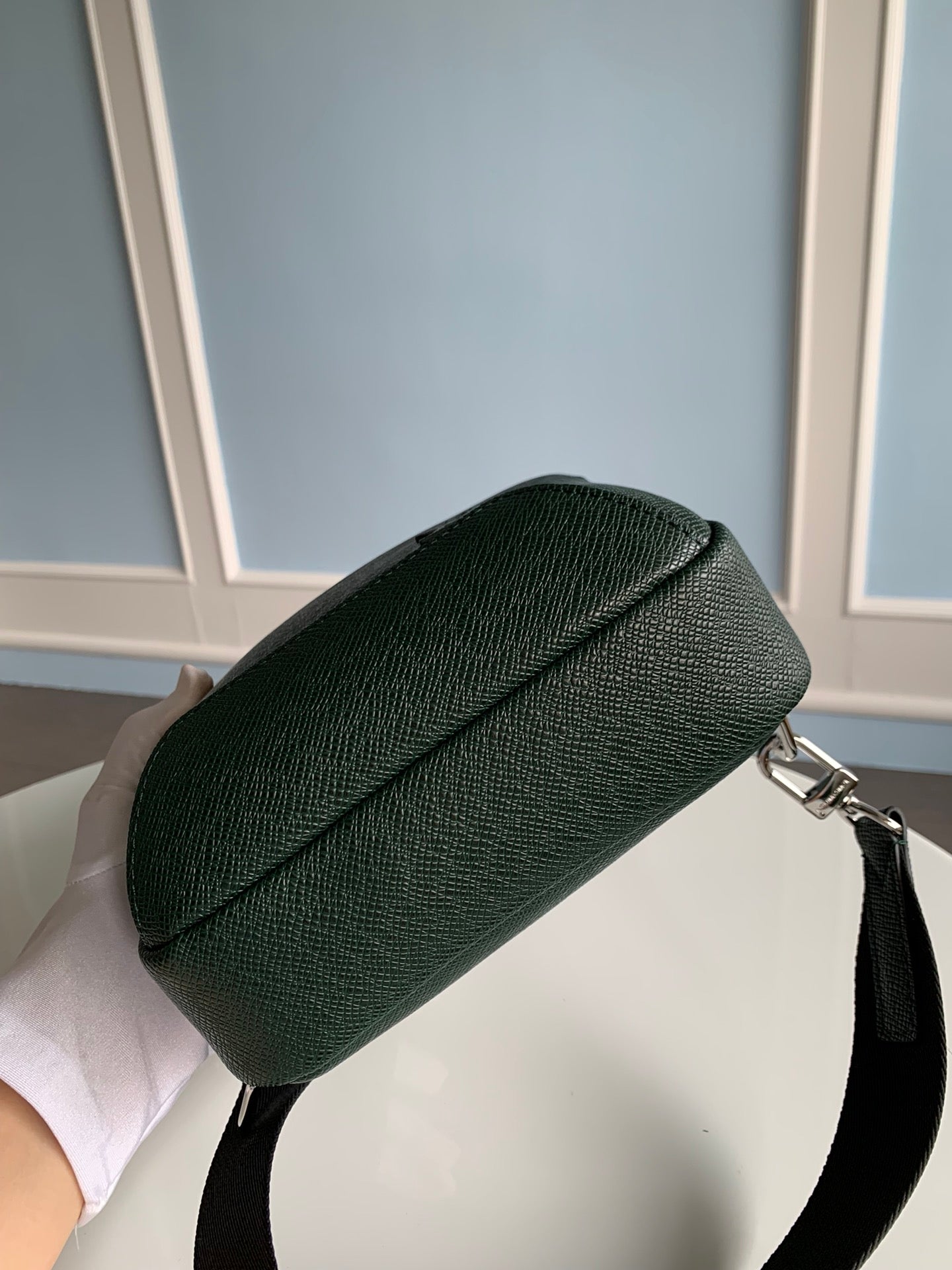 Louis Vuitton Avenue Sling Bag