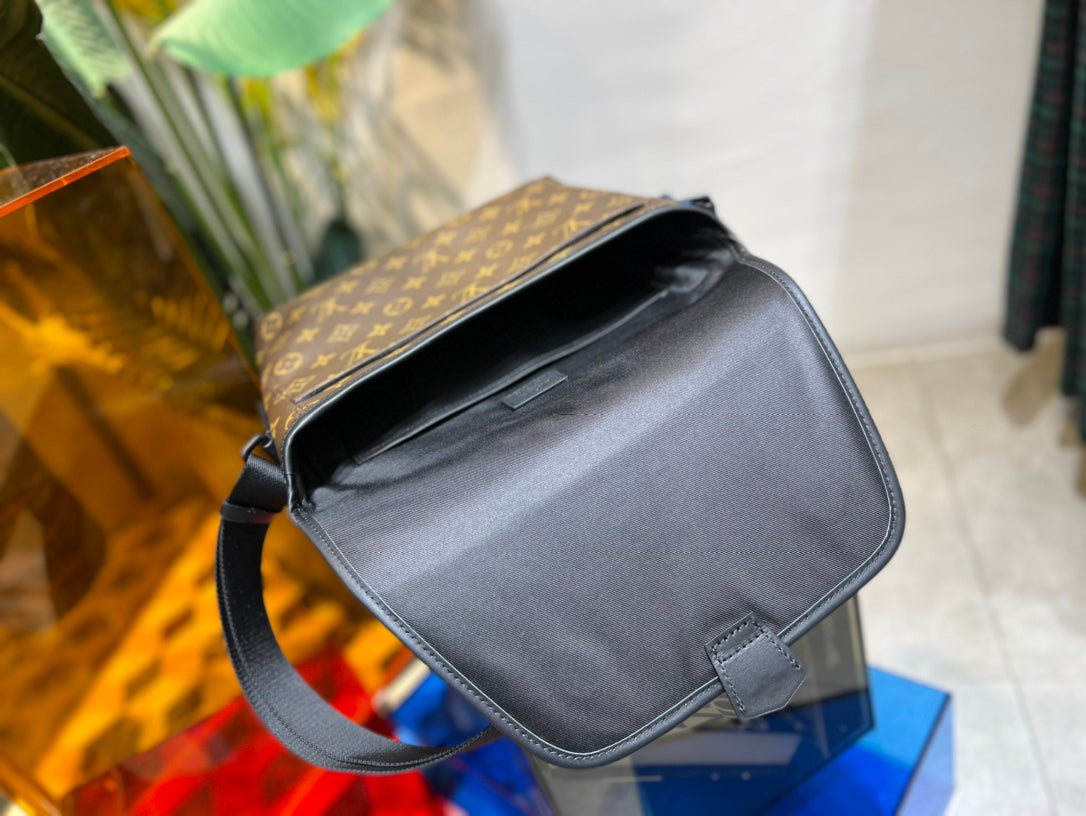 Louis Vuitton Magnetic Messenger