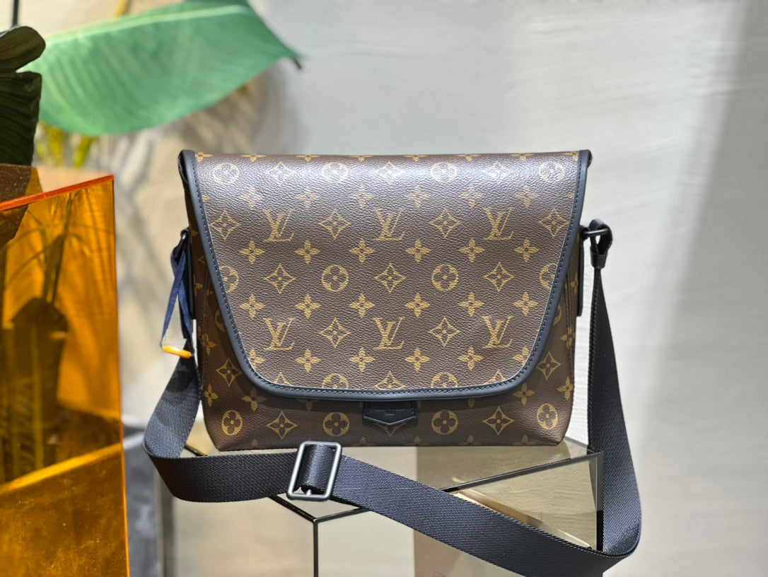 Louis Vuitton Magnetic Messenger