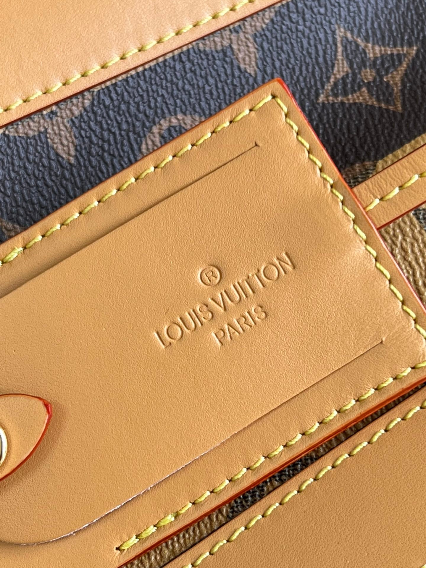 Louis Vuitton Randonee Messenger