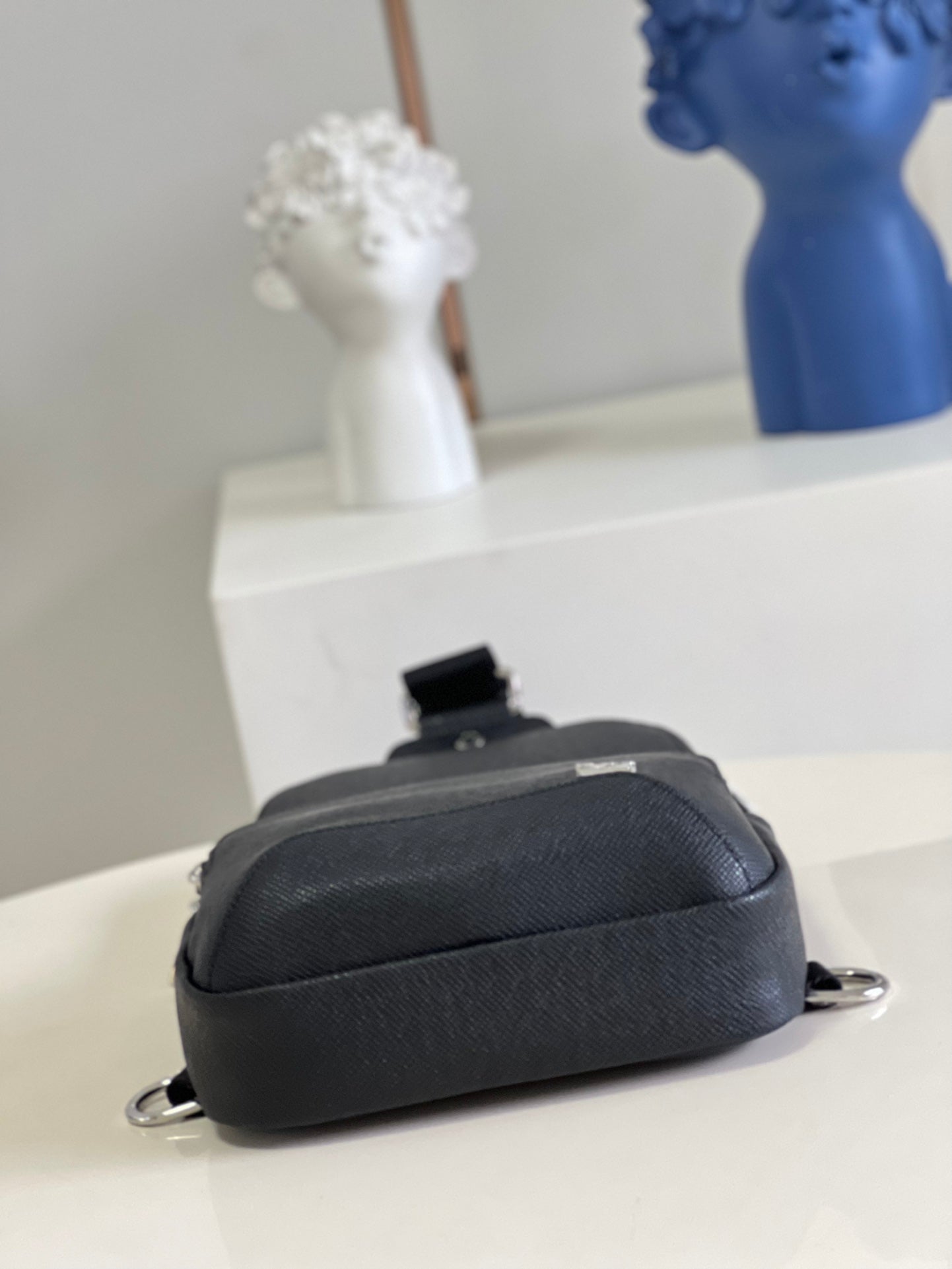 Louis Vuitton Avenue Sling Bag