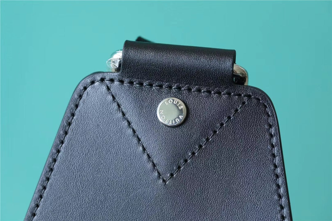 Louis Vuitton Avenue Sling Bag