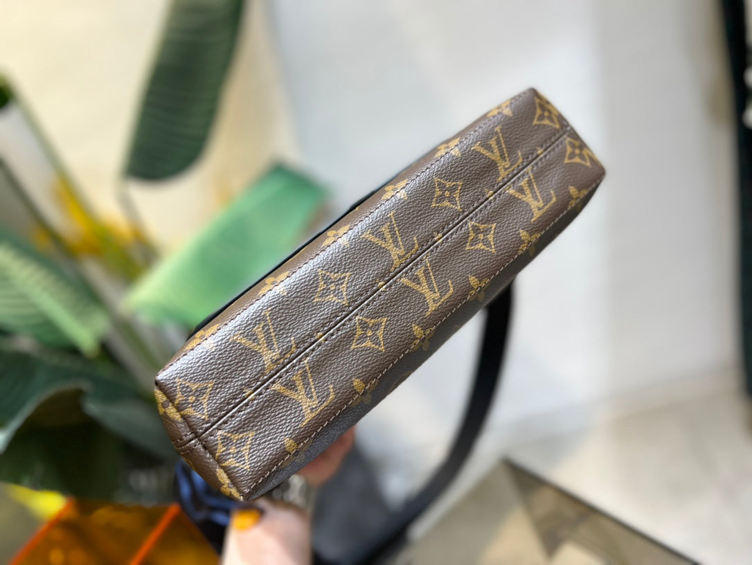 Louis Vuitton Magnetic Messenger