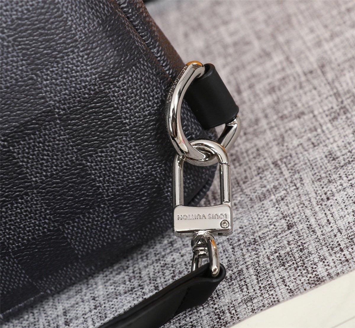 Louis Vuitton Avenue Sling Bag