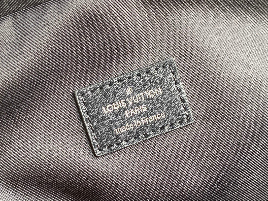 Louis Vuitton Avenue Sling Bag
