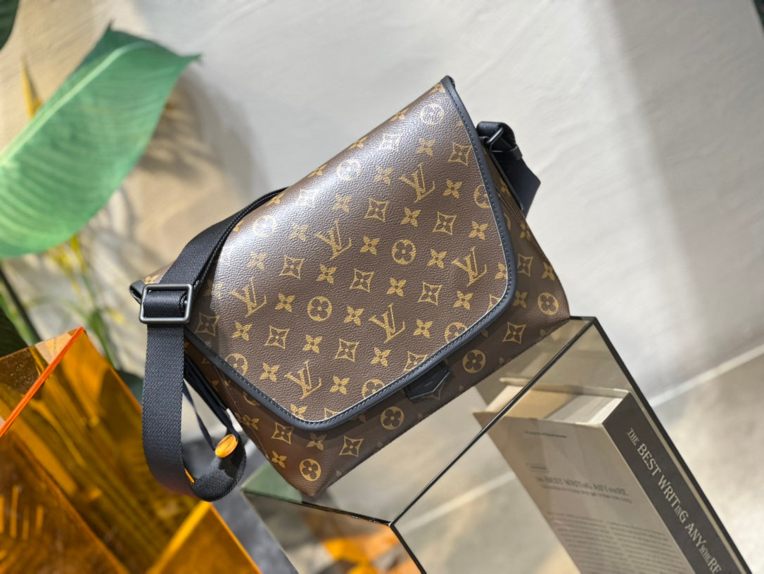 Louis Vuitton Magnetic Messenger