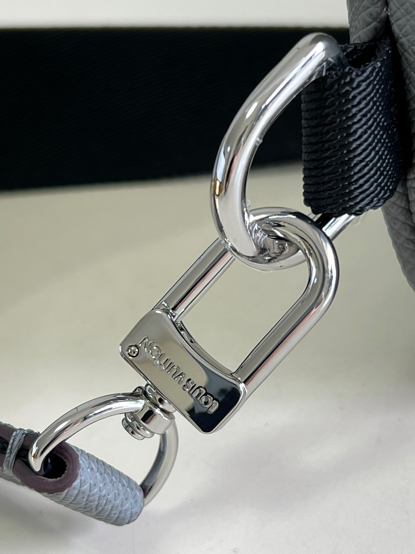 Louis Vuitton Avenue Sling Bag
