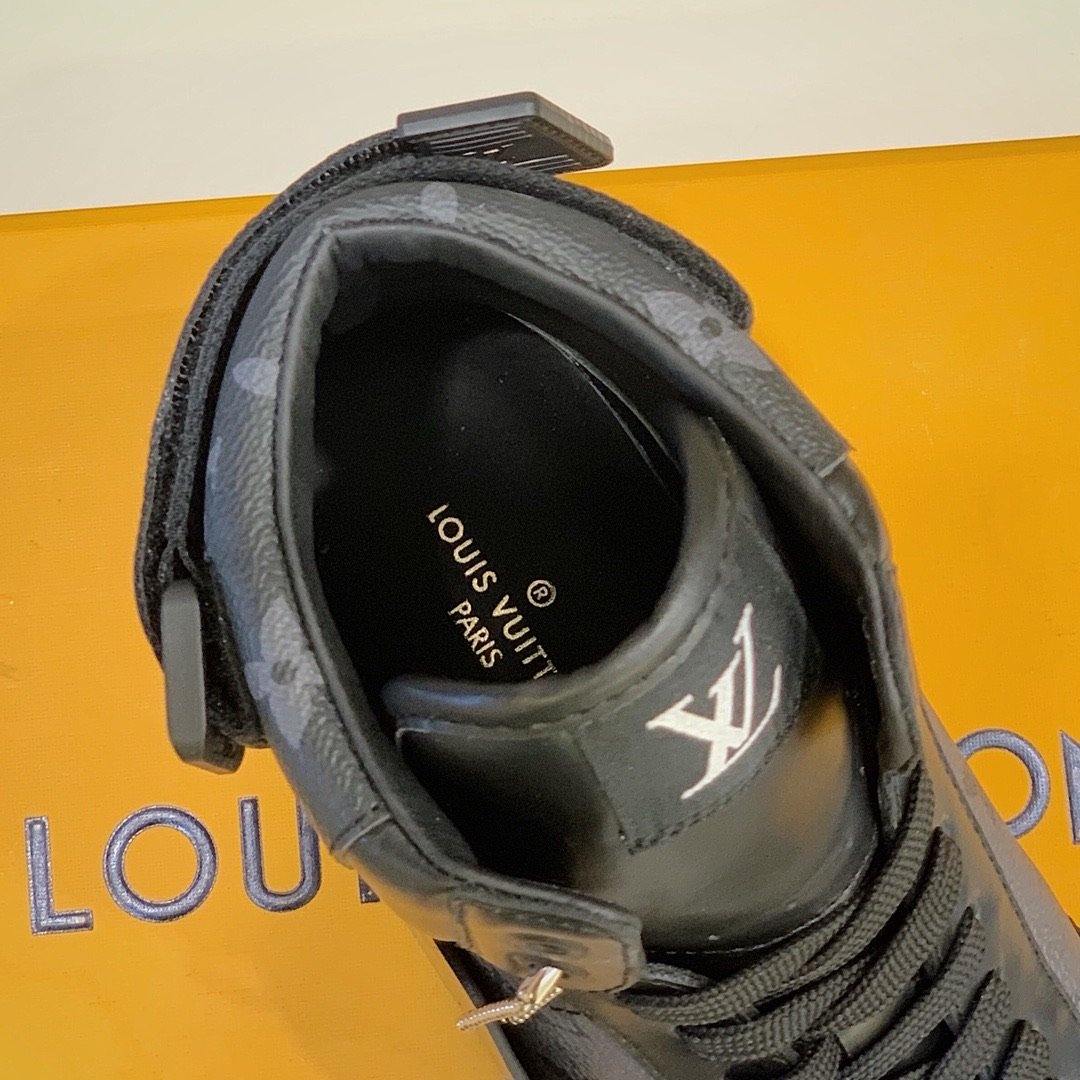 Louis Vuitton Rivoli Sneaker
