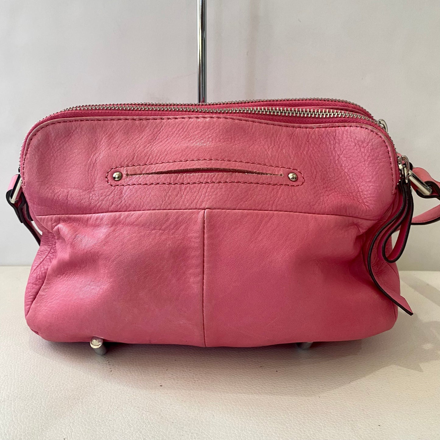 B. MAKOWSKY Leather Crossbody Bag Pink