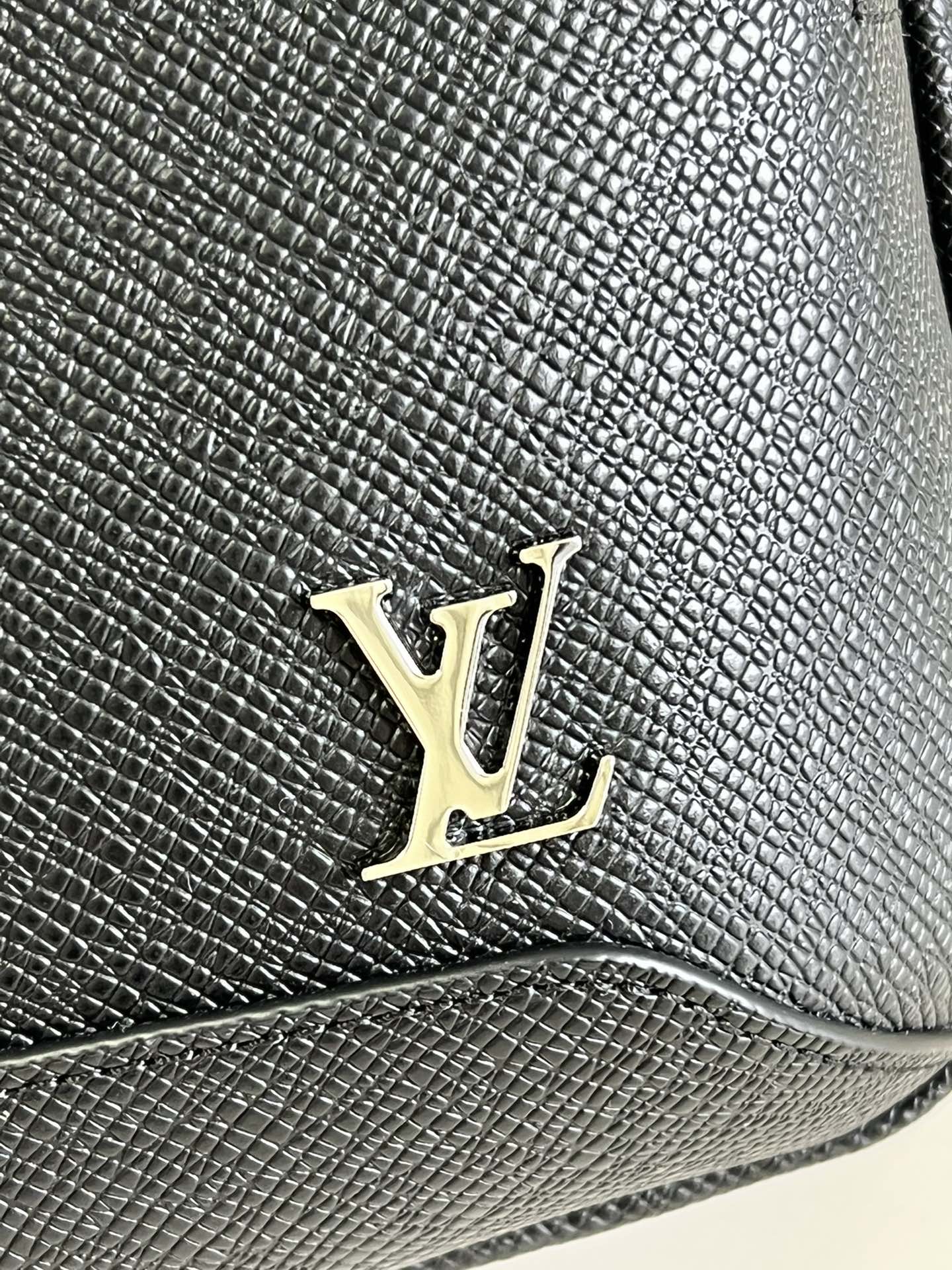 Louis Vuitton Avenue Sling Bag