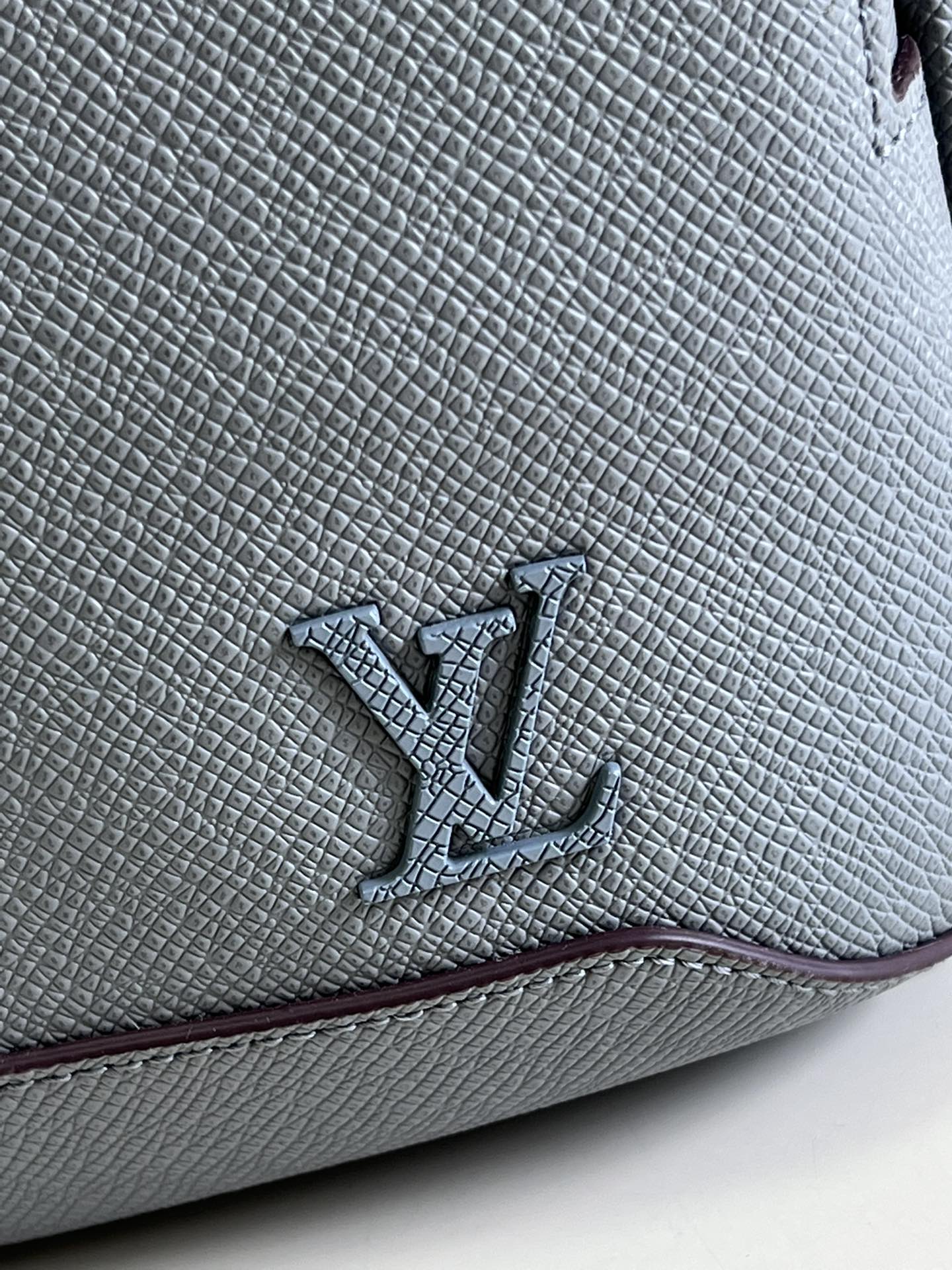 Louis Vuitton Avenue Sling Bag