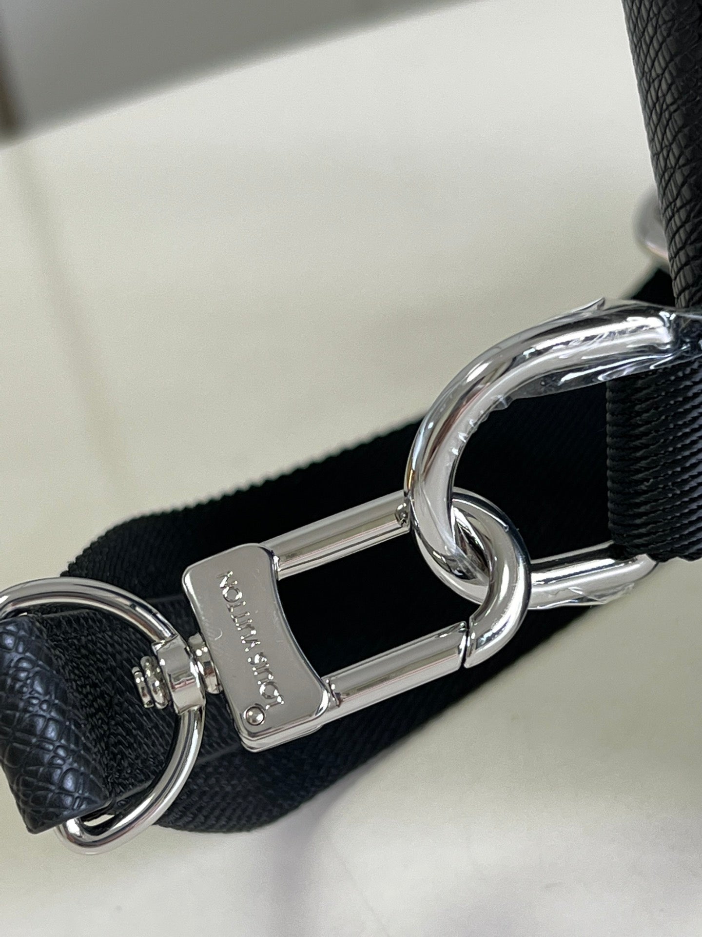 Louis Vuitton Avenue Sling Bag