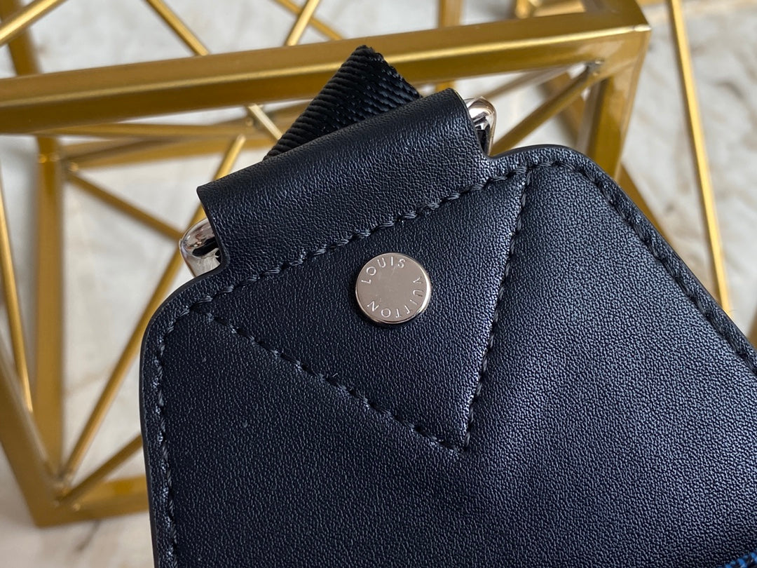 Louis Vuitton Avenue Sling Bag