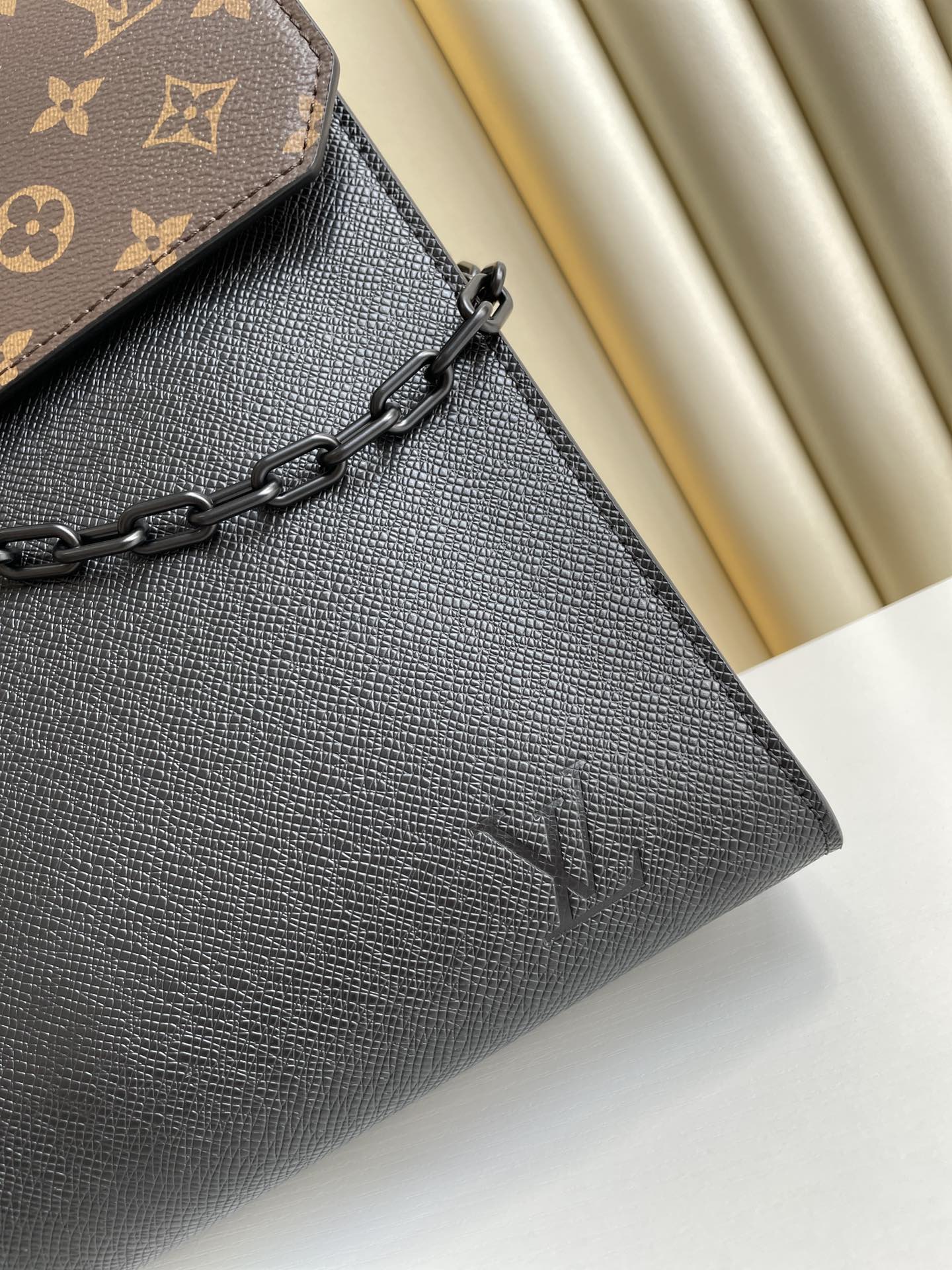 Louis Vuitton Robusto Briefcase