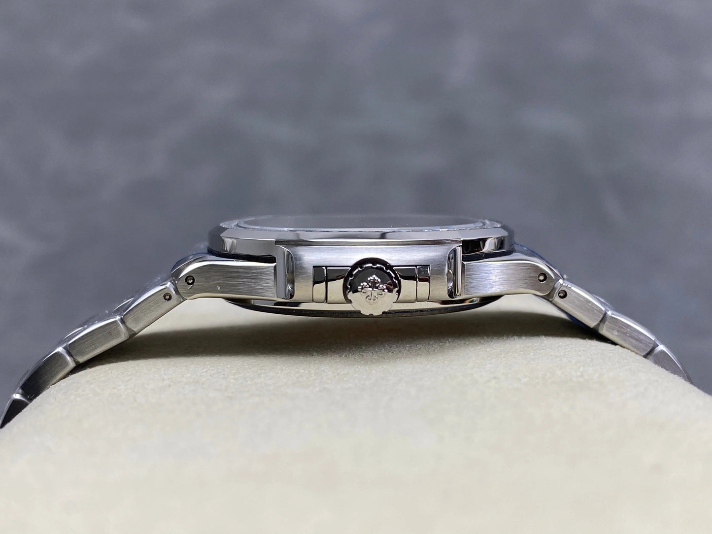 Patek Philippe Nautilus 35mm Cream Dial Sliver Case Diamond Bezel