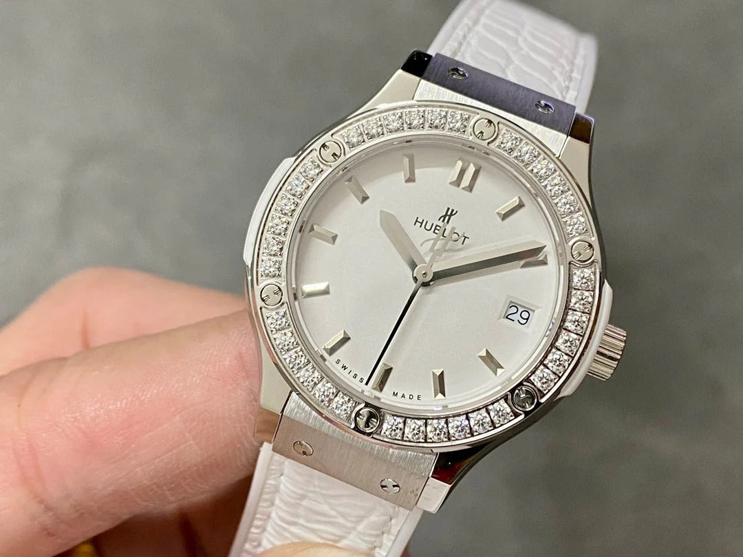 Hublot Classic Fusion Titanium Diamonds 33mm White Leather Strap