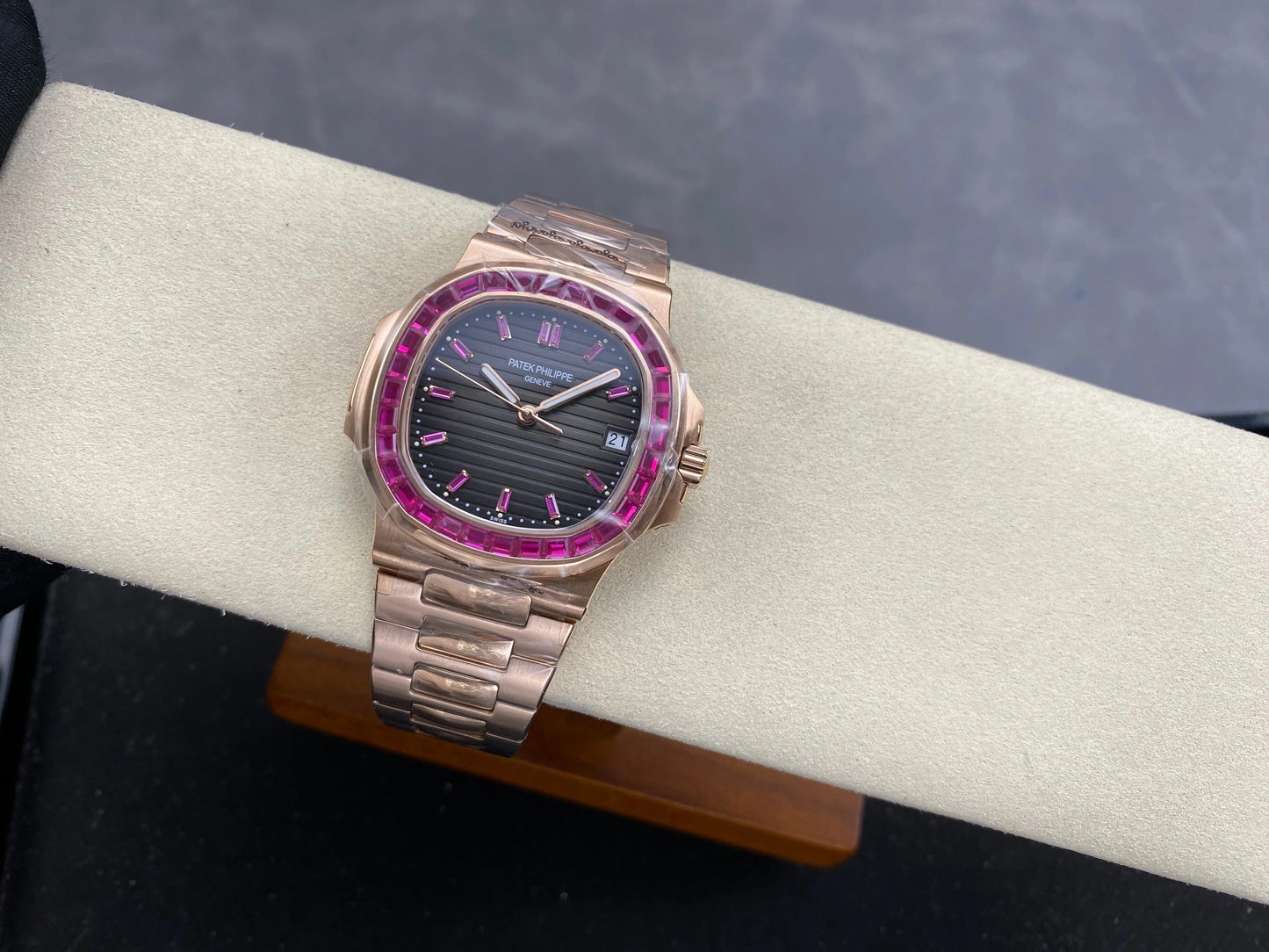 Patek Philippe Nautilus 40mm Pink Ruby Benzel Rose Gold Watch