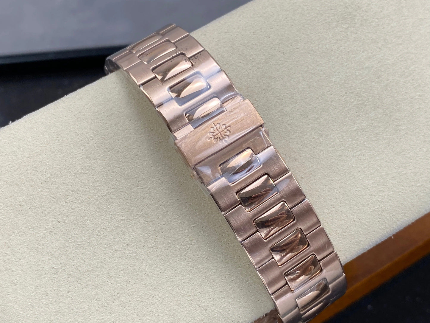 Patek Philippe Nautilus 40mm Pink Ruby Benzel Rose Gold Watch