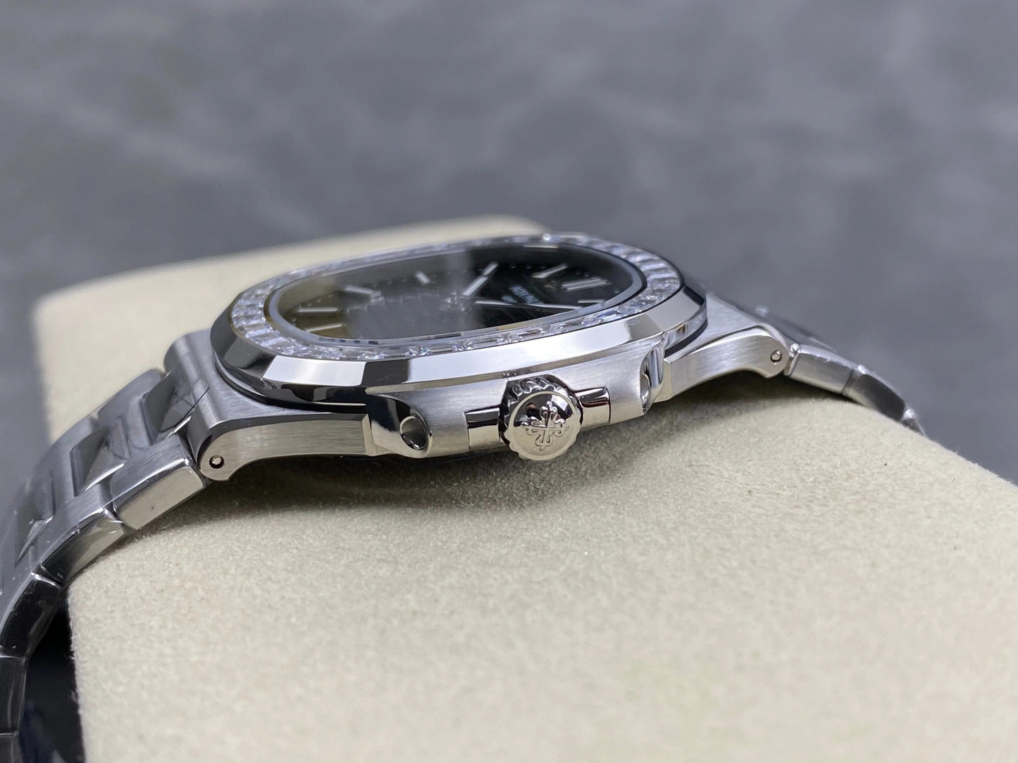 Patek Philippe Nautilus 40mm Diamond Benzel Green Dial