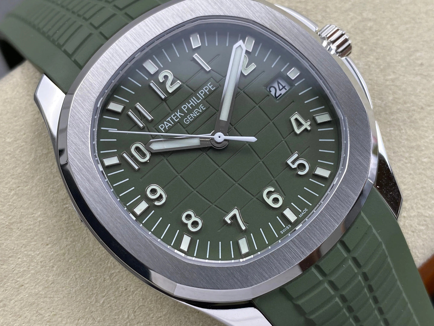 Patek Philippe Aquanaut 42mm Green Dial Green Rubber Strap